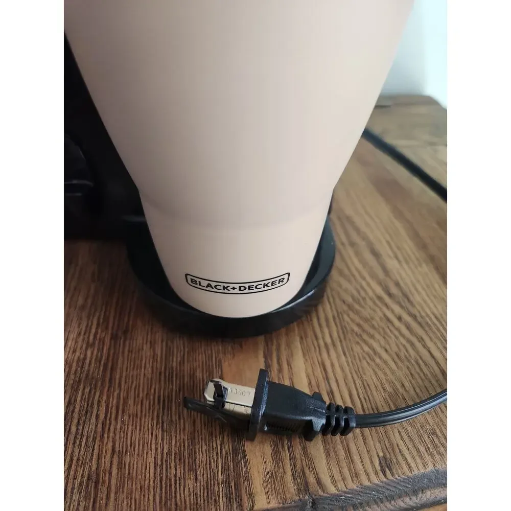 Black & Decker Brew'n Go Personal Coffeemaker w box and Travel Mug